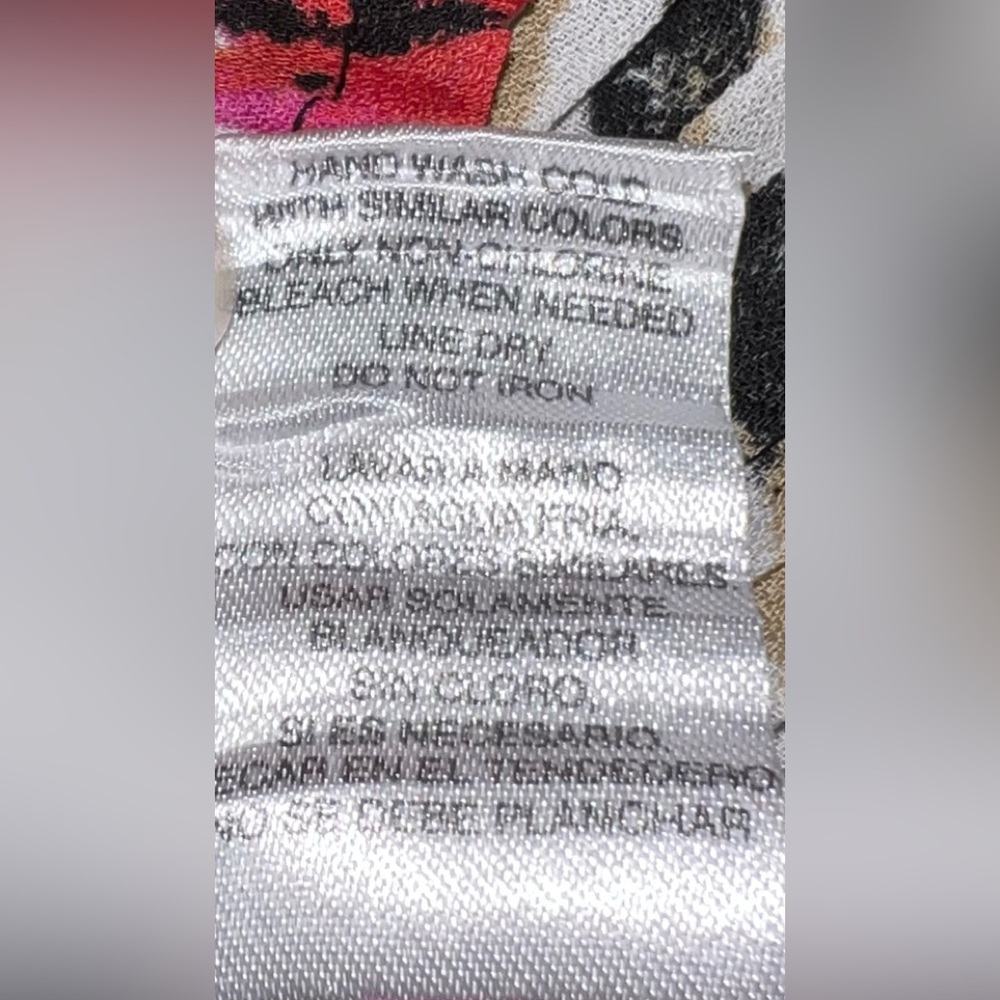 Preowned Agora fun colorful top. Size M - Picture 6 of 8